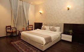 Hotel Blueberry By Lycoris Group !! Parking ! Lift ! Best Selling Property In Tricity
